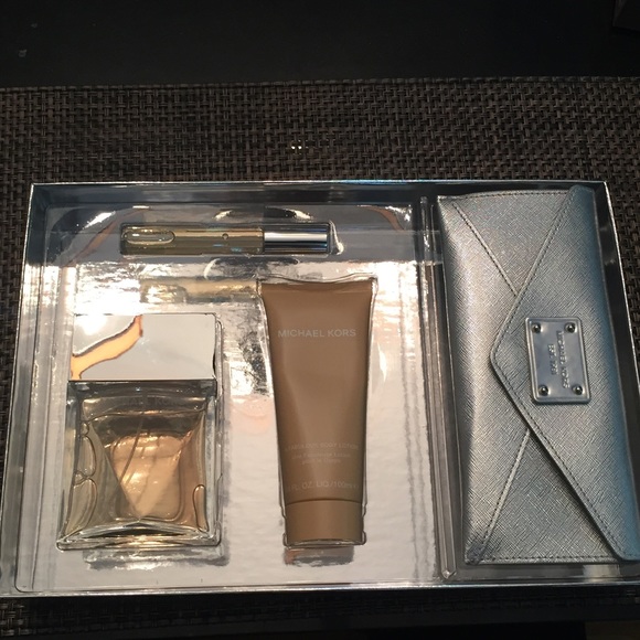 Michael Kors perfume set - Picture 2 of 3